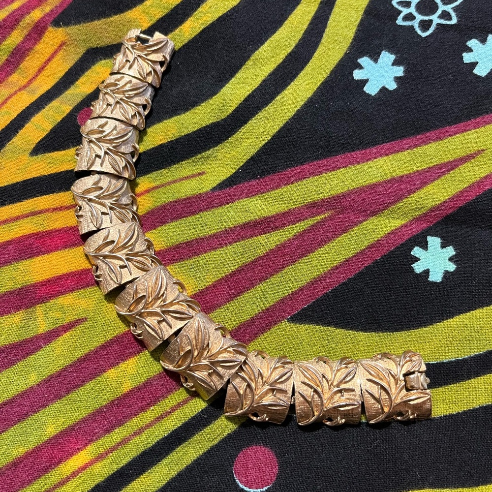 VTG Sarah Coventry Signed Golden Brocade Leaf Design Costume Jewelry Bracelet - Picture 7 of 8